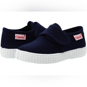 Cienta One Strap Velcro canvas shoes for toddler’s in navy blue.